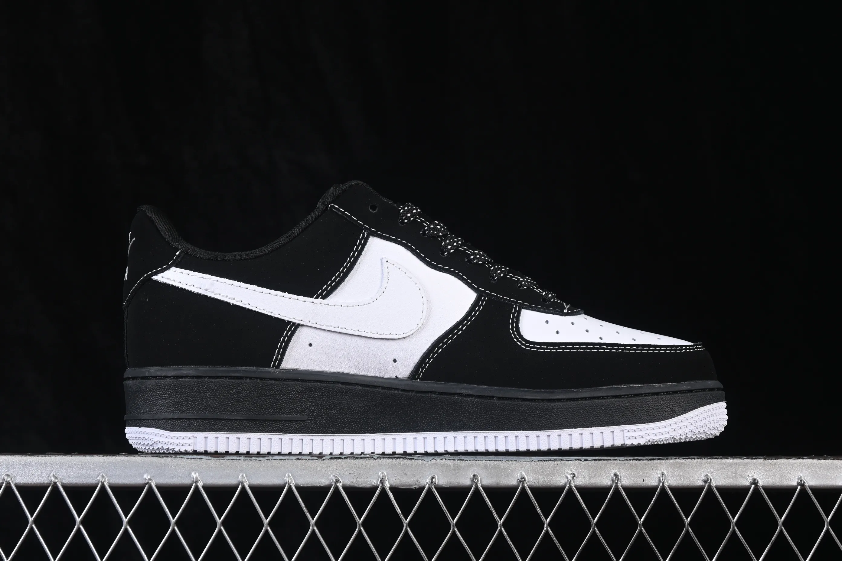 All categories Nk Air Force 1 Air Force series Nk Air Force 1 Low Air Force low-top Nike Air Force 1'07 Low minimalist contrast color Air Force 1 low-top casual sneakers KJ1688-027
